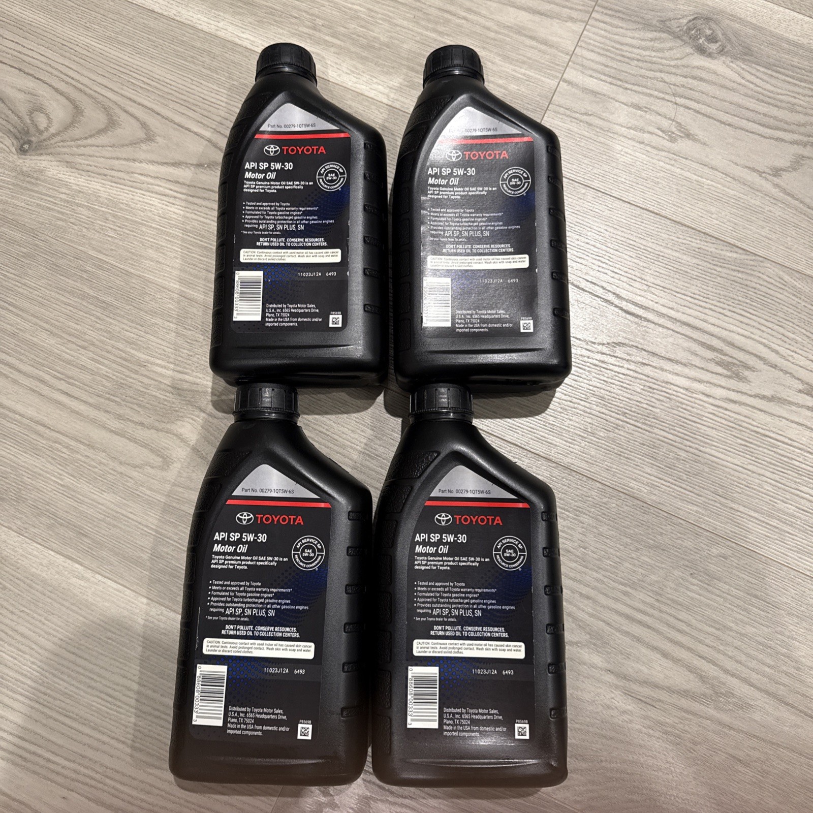 Toyota Motor Oil SAE 5W30 ( 4 Quarts),OEM New
