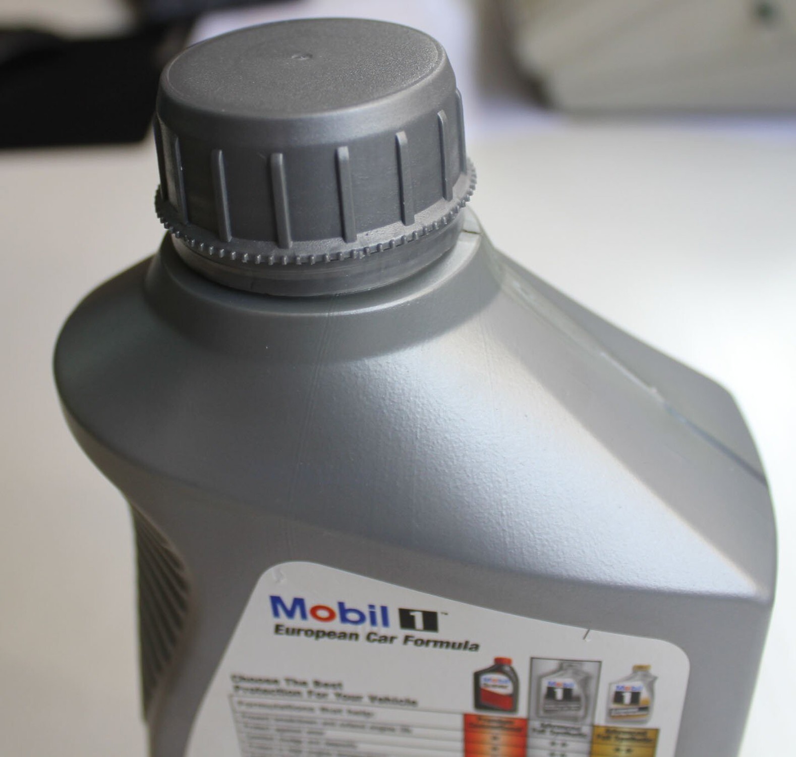 Mobil 1 98KG00 0W-40 Synthetic Motor Oil – 1 Quart