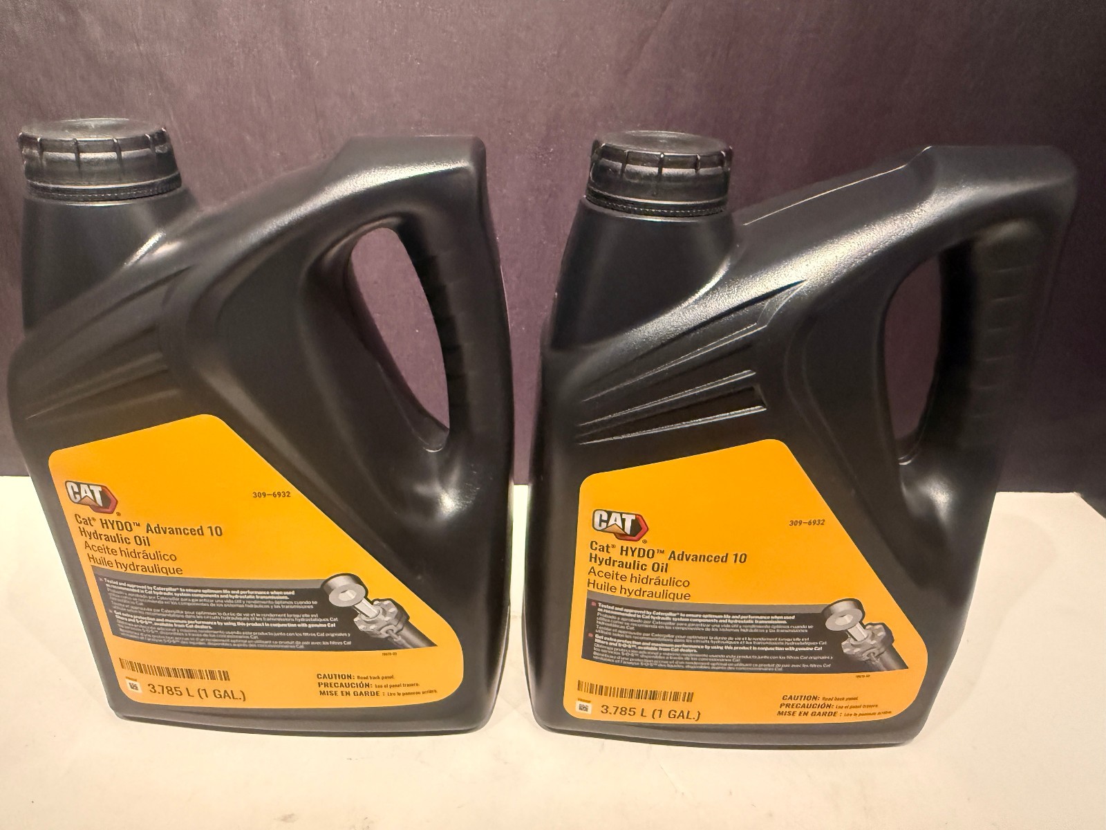 2-1 Gal CAT Caterpillar HYDO Advanced 10 Hydraulic Fluid Oil Skidsteer Excavator