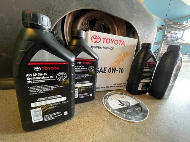 (4) Genuine Toyota / Lexus 0w16 Motor Oil Quarts