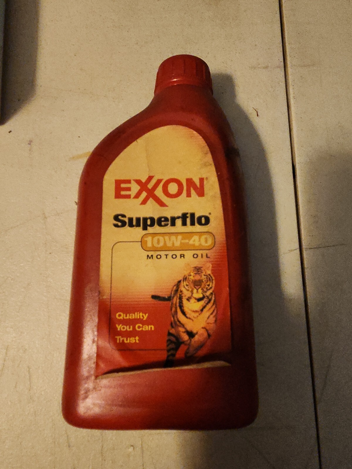 Red bottle Exxon Superflo10W-40 High Performance Motor Oil 1 QT – 1 Quart