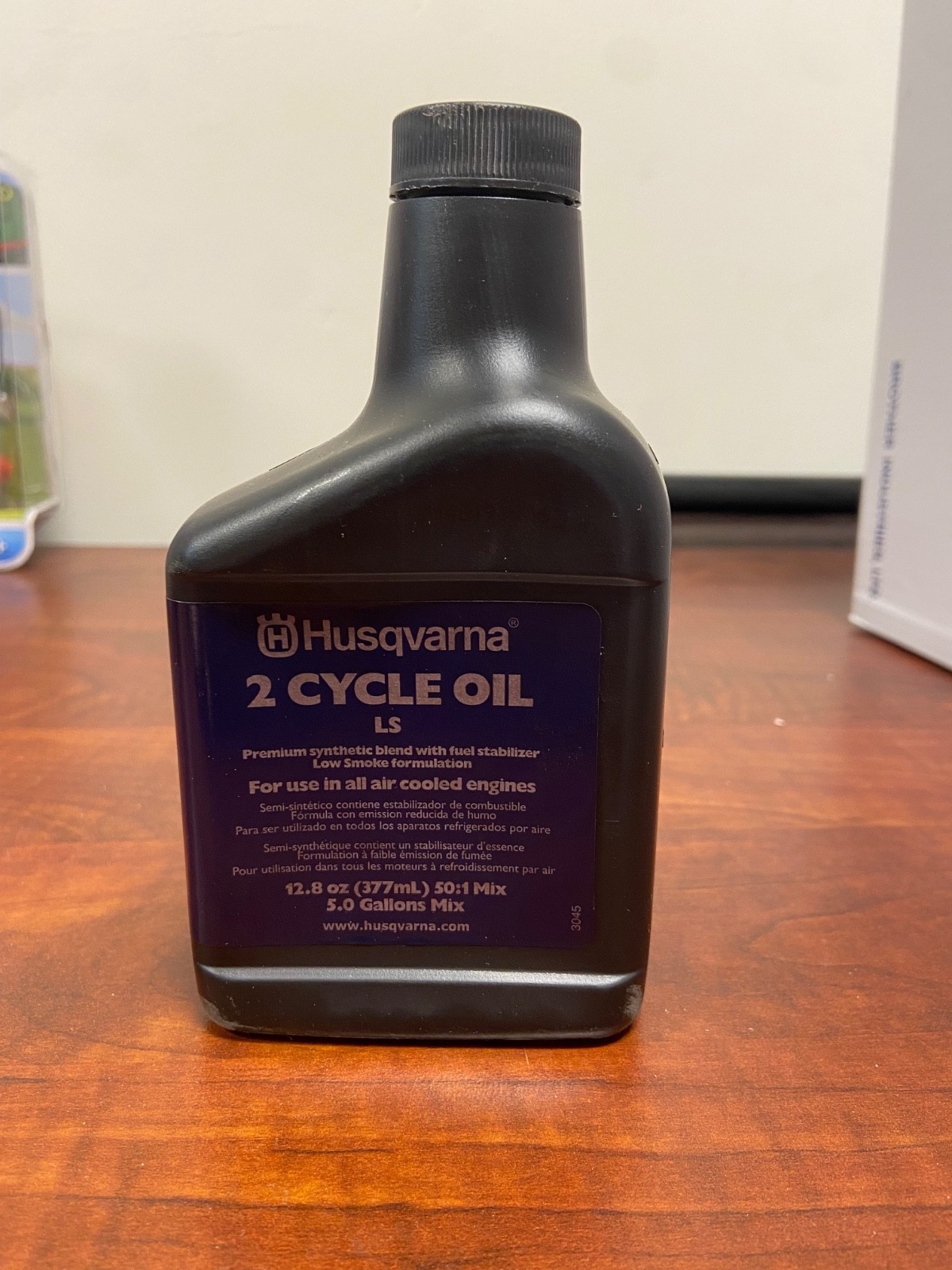 Husqvarna Low Smoke 2-Stroke Oil 12.8oz (50:1 Mix) Semi-Synthetic Small Engine
