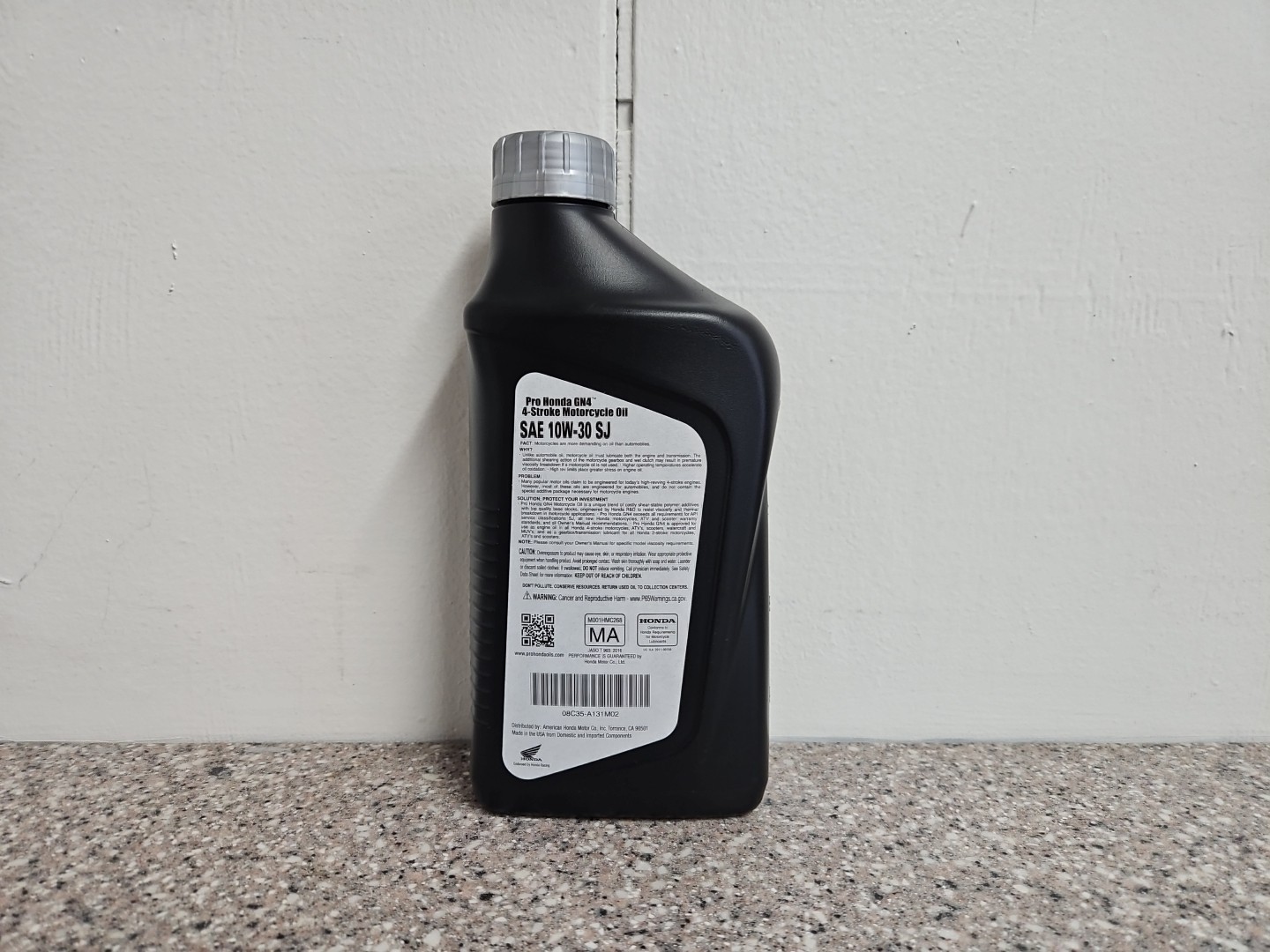 Pro Honda GN4 10w-30 Quart SAE 4-Stroke Motorcycle Oil 08C35-A131M02