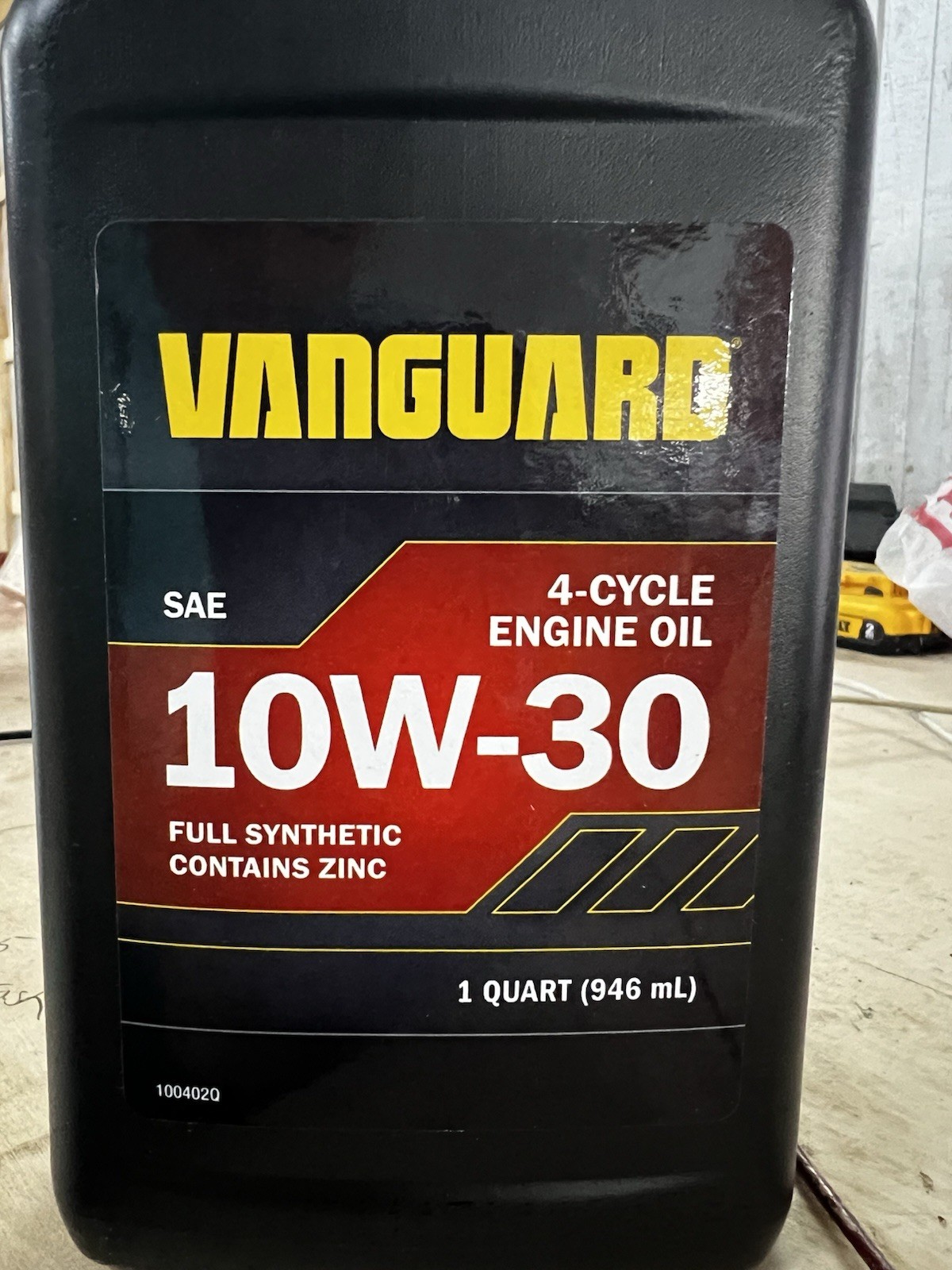 10W30 VANGUARD SYNTHETIC OIL 900402Q QUART BOTTLE